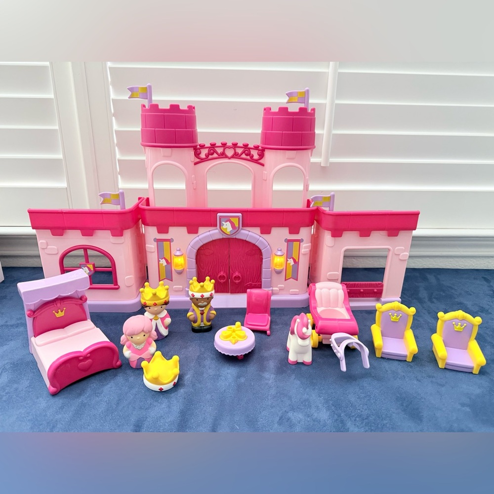 Playgo Royal Castle Sound Playset – Nearly Complete 15 Accessories